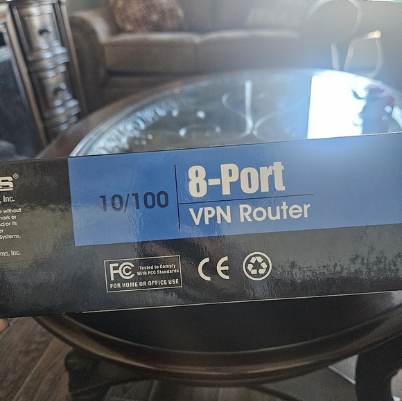 Linksys Gray 8-Port VPN Router - Picture 6 of 7